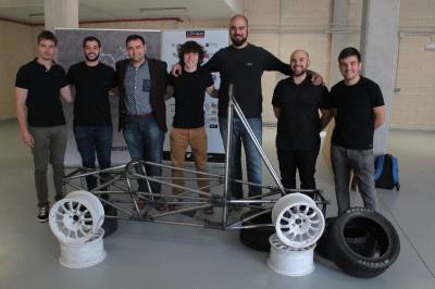 Economa y Juventud patrocinan el proyecto de diseo y construccin de coches de competicin UJI Motorsport FS Team