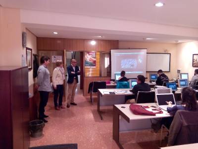 La plataforma Aula Mentor de Vila-real inicia un curso piloto de Photoshop semipresencial pionero en España