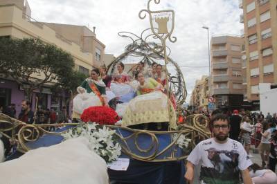 Almassora inicia les festes de Santa Quitria amb una multitudinaria y participativa cavalcada del Preg