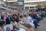 La plaça Major va vibrar amb el concert de Karina i Micky