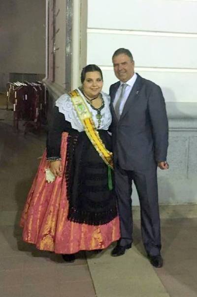 El alcalde y la reina de las fiestas representan a la Llosa en les Alqueries