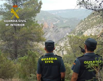 La Guardia Civil auxilia a cuatro senderistas desorientados en un barranco de Montanejos