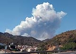 27 medios aéreos y más de 300 personas trabajan en frenar un incendio forestal declarado en Artana y amenaza la Serra d'Espadà