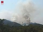Los esfuerzos se centran en contener el avance hacia la Serra d'Espadà en un incendio que aún no está controlado