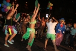 Divertida y colorida noche de disfraces