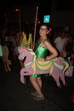 Divertida y colorida noche de disfraces