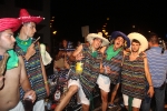 Divertida y colorida noche de disfraces