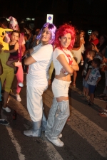 Divertida y colorida noche de disfraces