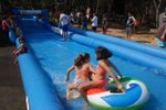 Els vila-realencs gaudeixen del tobogan aquàtic Summer Splash