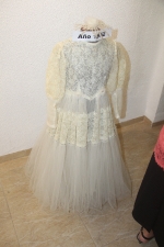 Xilxes inaugura una exposición de vestidos de comunión de los años 60 