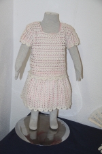 Xilxes inaugura una exposición de vestidos de comunión de los años 60 