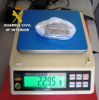 La Guardia Civil detiene a un menor al tratar de introducir drogas en el Centro Penitenciario de Albocsser 