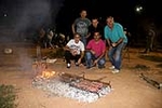 Más de 2.000 personas participan en la 'torrà de carn'