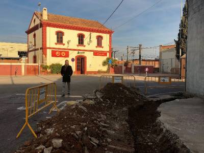Almassora inicia las obras para habilitar parking y acera en la estacin de tren