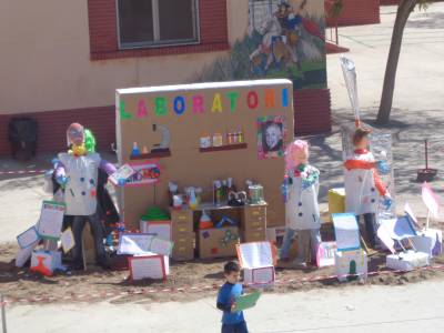 El col.legi d'Almenara i l'escola infantil municipal celebren la festivitat de les falles