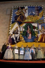 Las Reinas Falleras reciben el homenaje de las comisiones