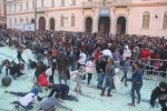 El Coso Multicolor llena de confeti la Magdalena