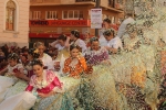 El Coso Multicolor llena de confeti la Magdalena