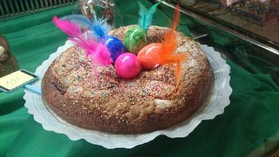 Los castellonenses buscan las monas artesanas como sinónimo de tradición saludable
