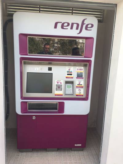 Renfe installa un bitlleter automtic a La Llosa