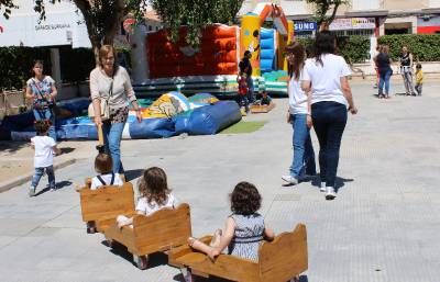 La Escoleta Infantil Infant Felip vive una multitudinaria Fiesta de la Primavera en su dia de Puertas Abiertas