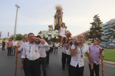 El Traslado de la Virgen del Carmen, preludio de la procesin marinera de esta tarde