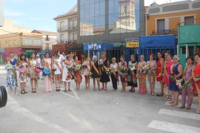 Las Reinas del ltimo medio siglo participan en la ofrenda floral a Santa Mara Magdalena
