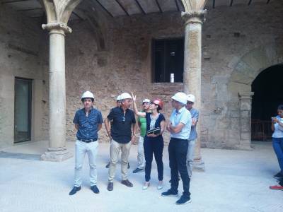 El diputat Joan Baldov visita el palau-castell de Betx