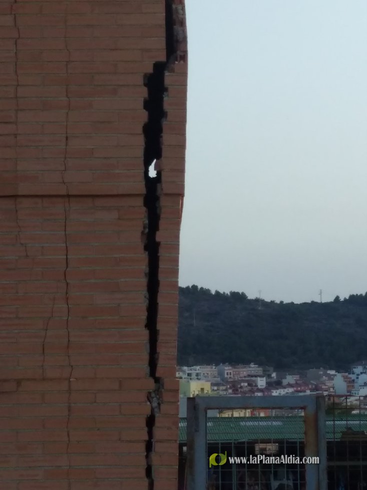 Noticias de La Vall d'Uixó: Desalojan y cierran el Centro de Salud Vall d' Uixó II por desprendimientos en la pared lateral