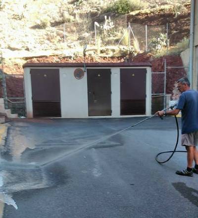 Almenara neteja en profunditat els carrers desprs de les festes