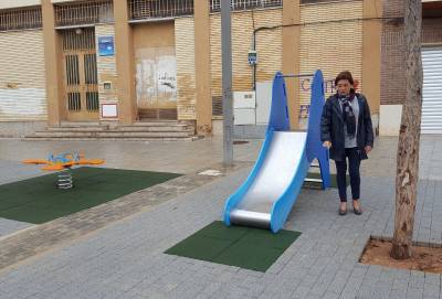 El Ayuntamiento de la Vall d?Uix mejora la zona de juegos de la plaza dels Xorros