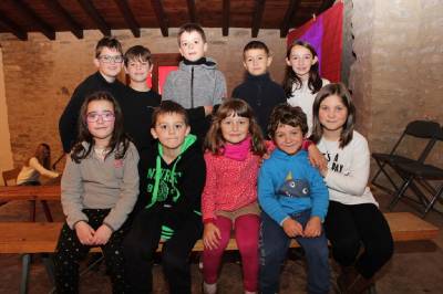 Els xiquets i xiquetes de Castellfort gaudeixen en Santa Caterina