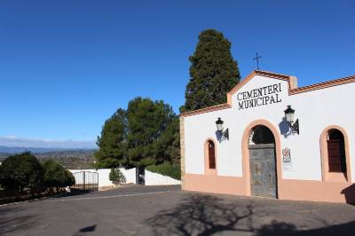 L'Ajuntament de Cabanes millora els serveis i accessos al cementeri municipal