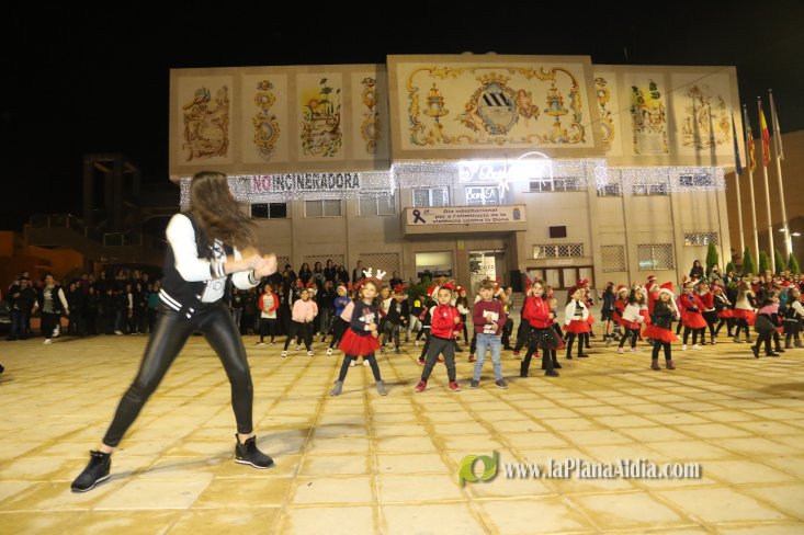 Concurrido Flash Mobe Navideño de On! Dance para despedir el año en Alcora