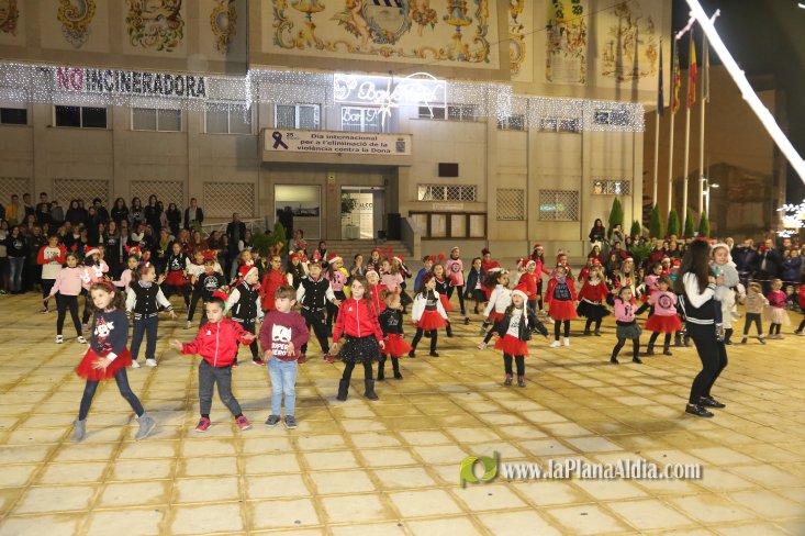 Concurrido Flash Mobe Navideño de On! Dance para despedir el año en Alcora