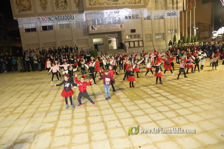 Concurrido Flash Mobe Navideño de On! Dance para despedir el año en Alcora