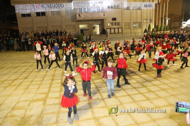Concurrido Flash Mobe Navideño de On! Dance para despedir el año en Alcora
