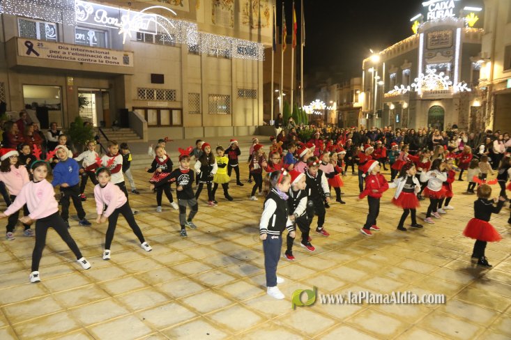 Concurrido Flash Mobe Navideño de On! Dance para despedir el año en Alcora