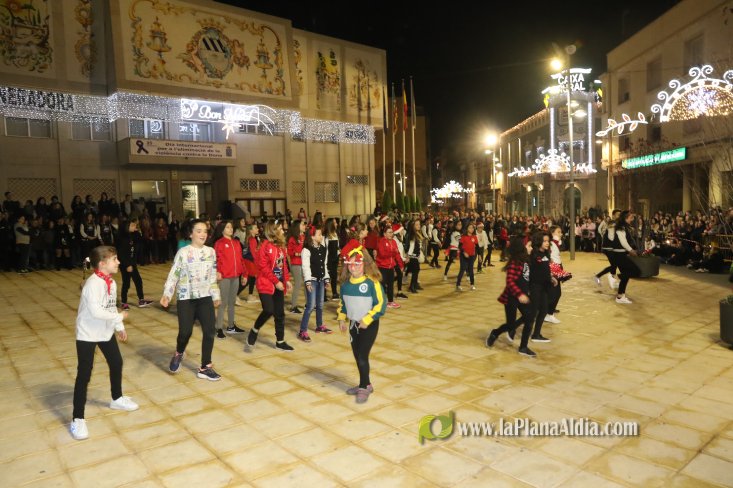 Concurrido Flash Mobe Navideño de On! Dance para despedir el año en Alcora