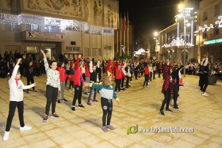 Concurrido Flash Mobe Navideño de On! Dance para despedir el año en Alcora