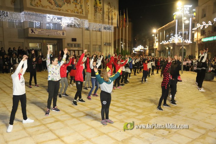 Concurrido Flash Mobe Navideño de On! Dance para despedir el año en Alcora