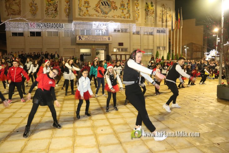 Concurrido Flash Mobe Navideño de On! Dance para despedir el año en Alcora