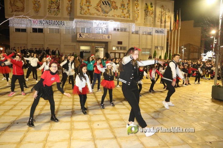 Concurrido Flash Mobe Navideño de On! Dance para despedir el año en Alcora