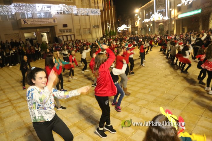 Concurrido Flash Mobe Navideño de On! Dance para despedir el año en Alcora