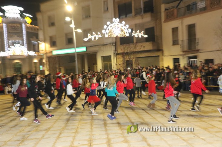 Concurrido Flash Mobe Navideño de On! Dance para despedir el año en Alcora