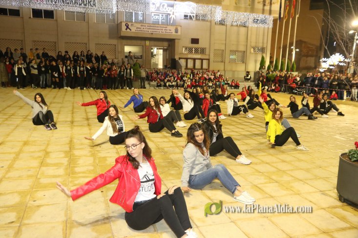 Concurrido Flash Mobe Navideño de On! Dance para despedir el año en Alcora