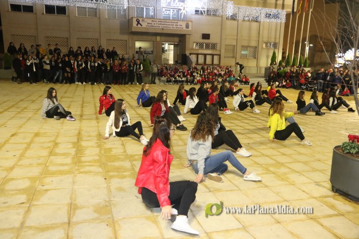 Concurrido Flash Mobe Navideño de On! Dance para despedir el año en Alcora