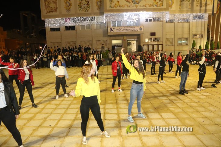 Concurrido Flash Mobe Navideño de On! Dance para despedir el año en Alcora