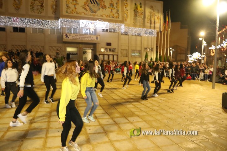 Concurrido Flash Mobe Navideño de On! Dance para despedir el año en Alcora