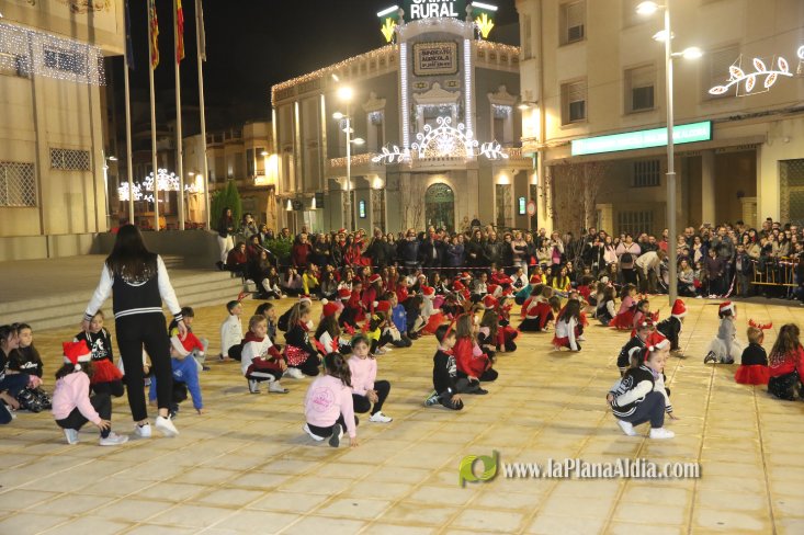 Concurrido Flash Mobe Navideño de On! Dance para despedir el año en Alcora